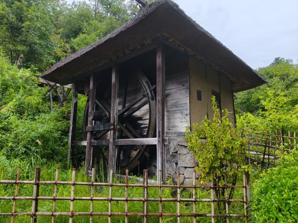 found a hut. no wifi.